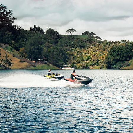 The Boato Hotel Guatape Exterior photo Jet skiing on Lake Awoiti