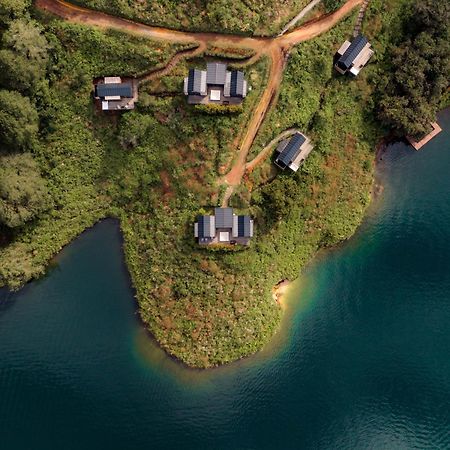 The Boato Hotel Guatape Exterior photo Aerial view of the lake