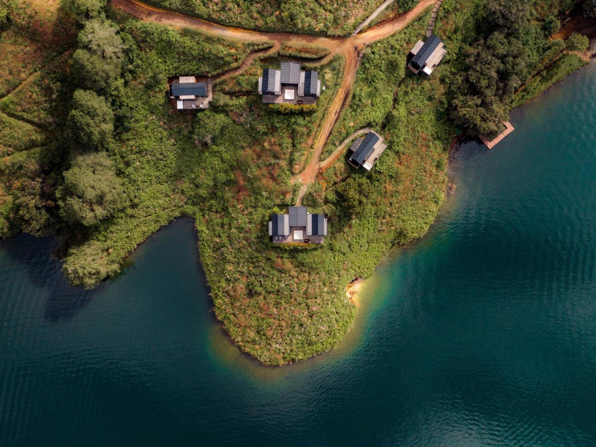 The Boato Hotel Guatape Exterior photo Aerial view of the lake
